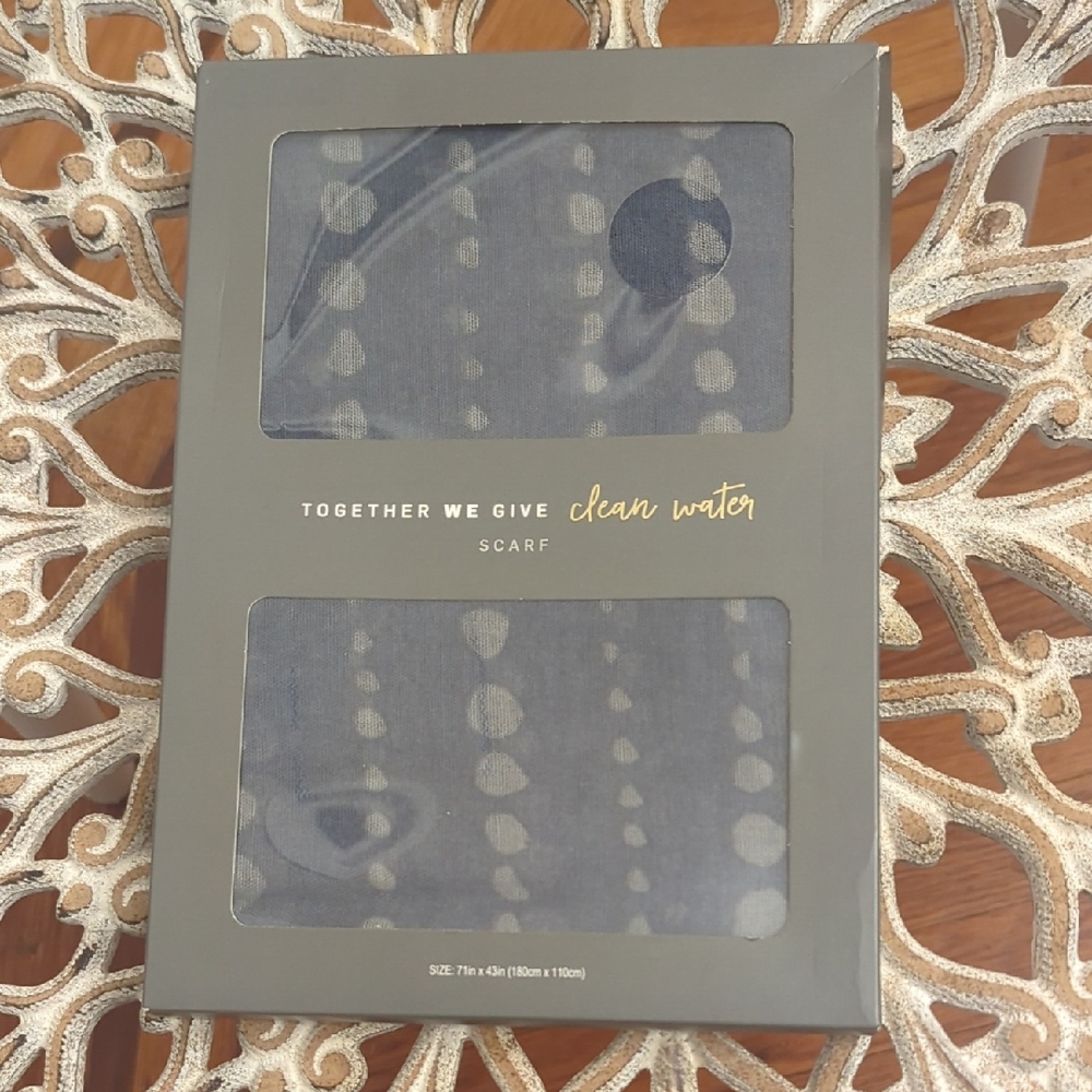 Women's Blue Patterned Scarf Size 71in  × 43in - New